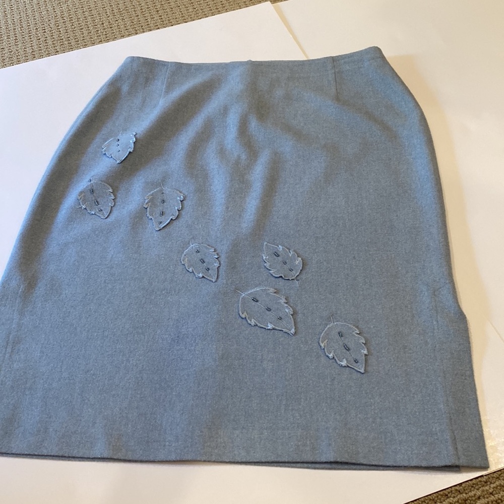 LAUNDRY BY SHELLI SEGAL POWER BLUE SKIRT WITH 7 LEAVES AND BEADS - Picture 11 of 11